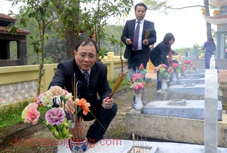 Dong_chi_pham_duy_cuong_tham_nghia_trang_truong_son_6