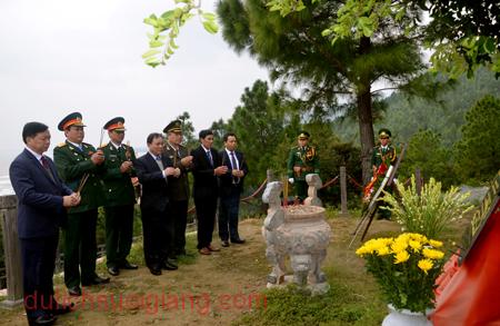 Dong_chi_pham_duy_cuong_tham_nghia_trang_truong_son_8